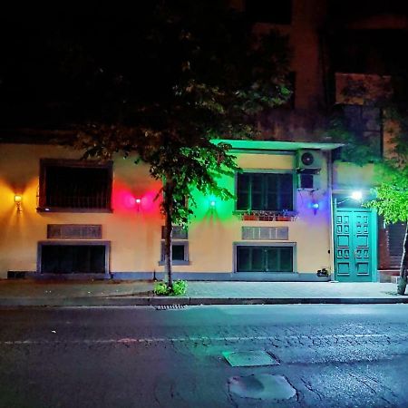 Tufina Hostel Тирана Екстер'єр фото