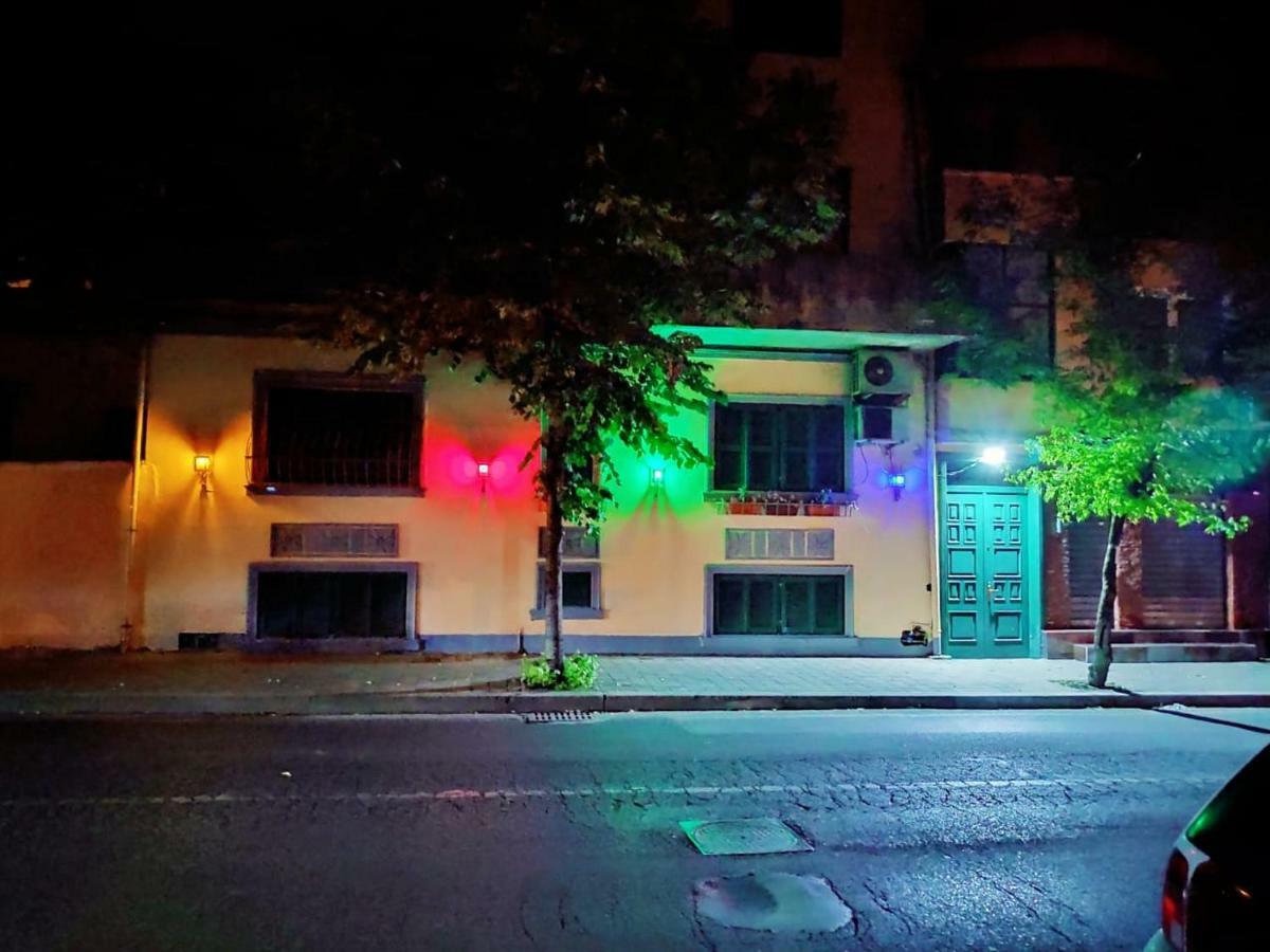 Tufina Hostel Тирана Екстер'єр фото