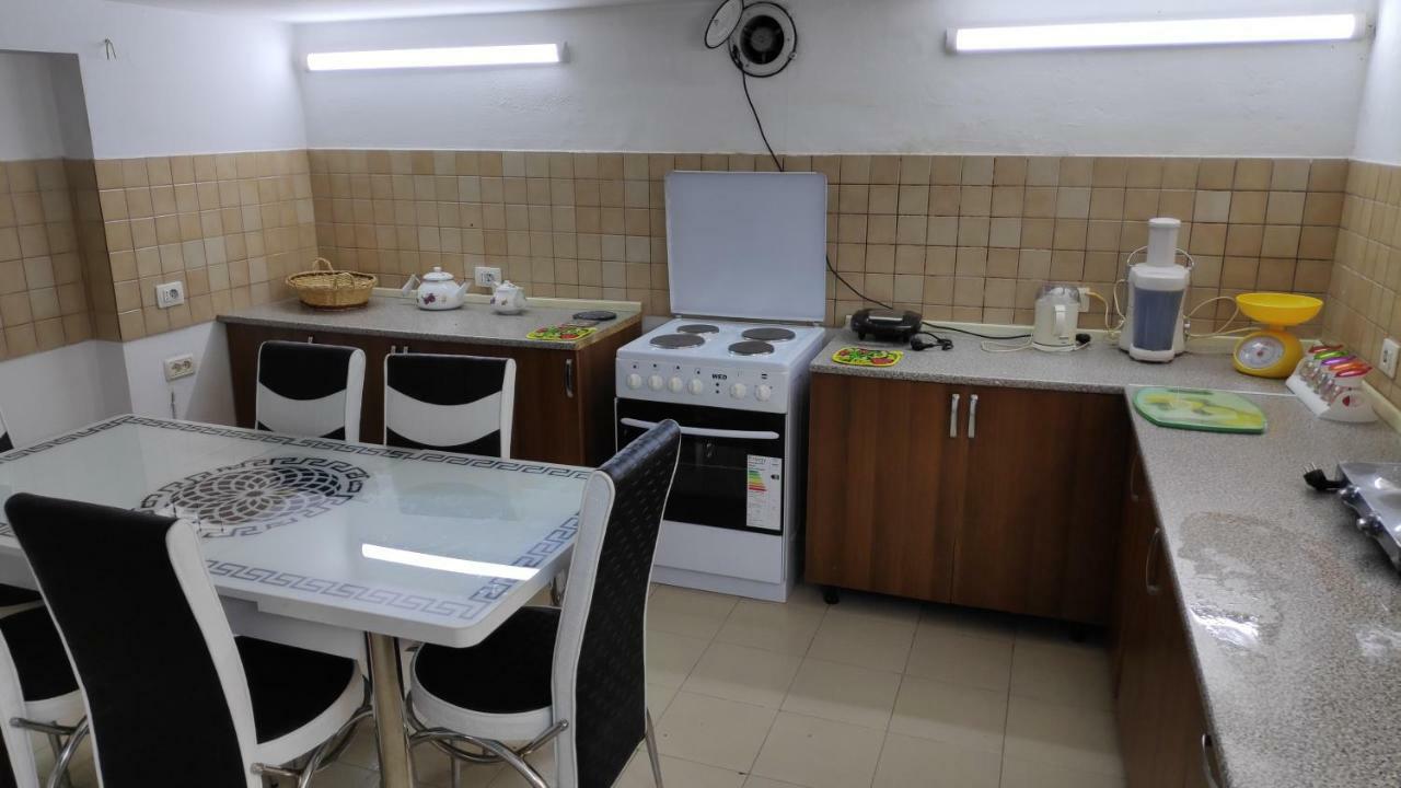 Tufina Hostel Тирана Екстер'єр фото