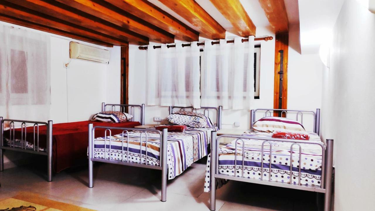Tufina Hostel Тирана Екстер'єр фото